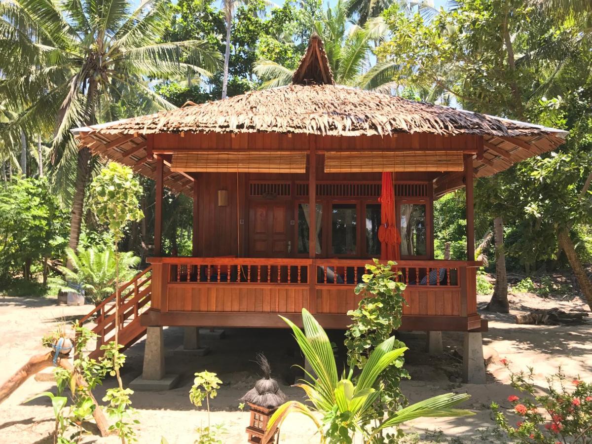 Blue Bay Divers Likupang Bangka Exterior photo